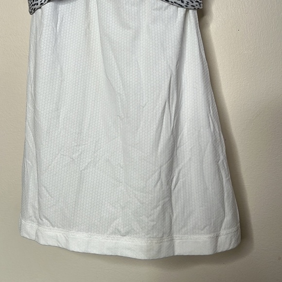 LULULEMON SMALL SIZE 4 WHITE AND BLACK WRAP IT UP TOP - Picture 4 of 8